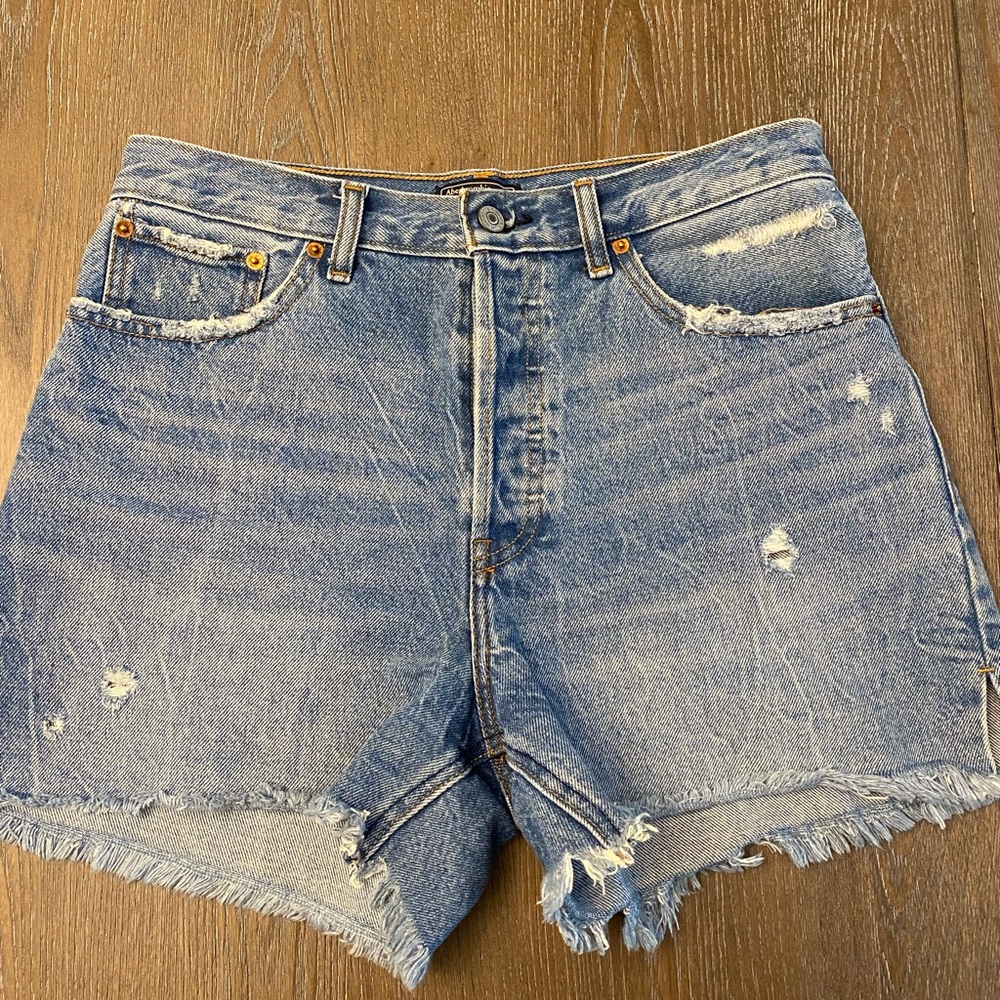 Abercrombie and Fitch 4” mom shorts